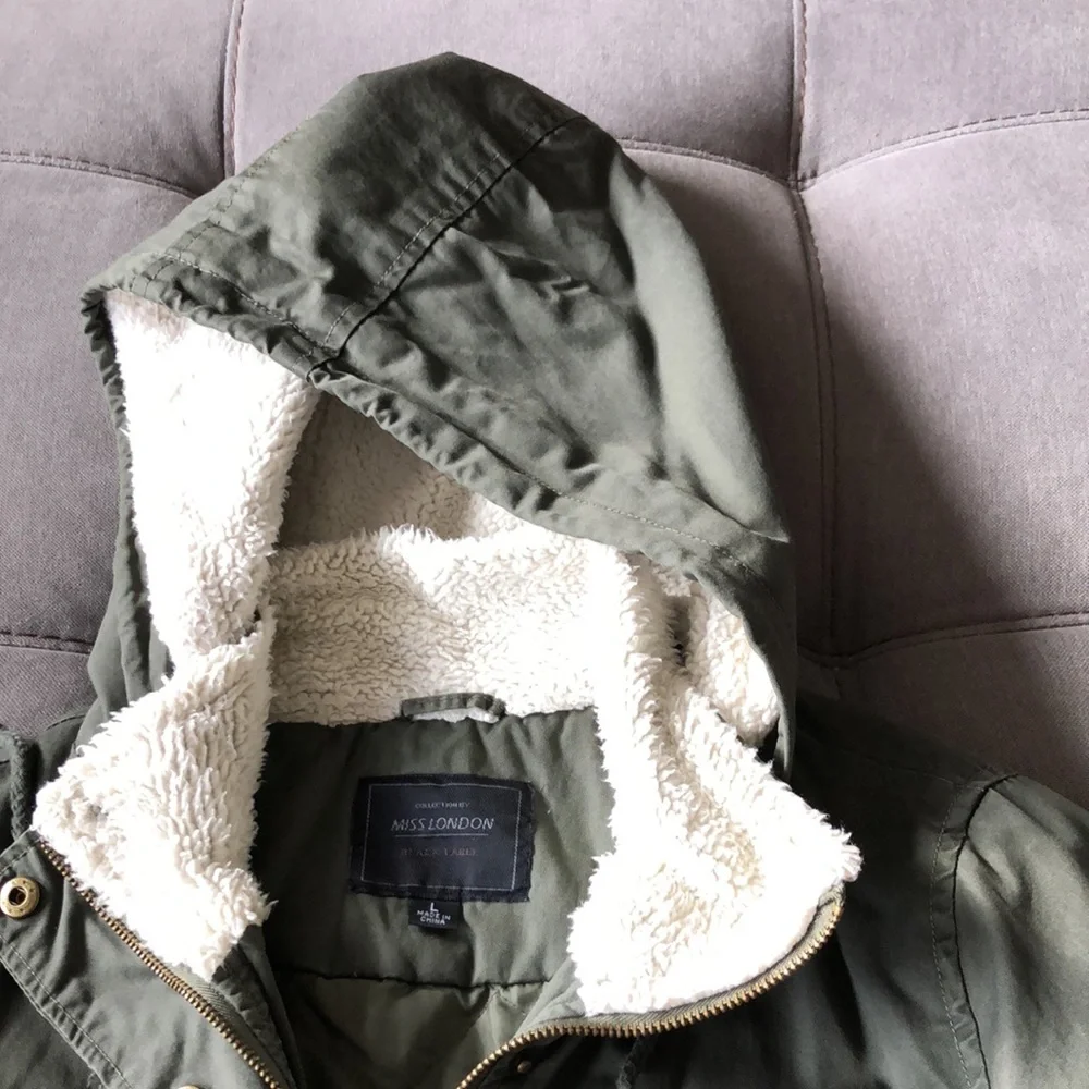 GREAT CONDITION WOMENS COAT - Picture 3 of 9